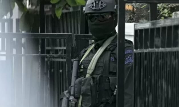 Personel Detasemen Khusus 88 Antiteror Kepolisian Indonesia. ANTARA FOTO/Ariesanto