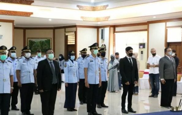 Proses pengambilan sumpah tiga WNA jadi WNI di Kantor Kemenkumham Bali, Senin (7/12/2020). ANTARA/HO-Humas Kemenkumham Bali. (Antara/Ayu Khania Pranisitha/2020)