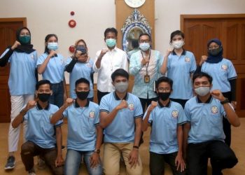 Forum Informasi Remaja (FIR) Kota Batam dalam kunjungan ke Kantor Wali Kota Batam, Jumat (11/12).
