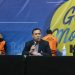 Dari kiri-kanan. Deputi Penindakan KPK Karyoto, Ketua KPK Firli Bahuri, dan Plt Juru Bicara KPK Ali Fikri saat jumpa pers di Gedung KPK, Jakarta, Minggu dini hari terkait penetapan lima tersangka korupsi berupa penerimaan sesuatu oleh Penyelenggara Negara atau yang mewakilinya di Kementerian Sosial RI terkait bantuan sosial (Bansos) untuk wilayah Jabodetabek 2020. (Humas KPK)