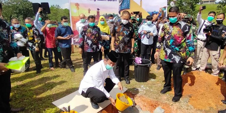 peletakan batu pertama pembangunan Masjid Bandara Hang Nadim Batam  oleh Wali Kota Batam, Muhammad Rudi yang saat ini juga menjabat sebagai Kepala BP Batam. Rabu, 23 Desember 2020.