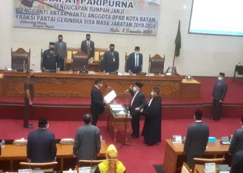 Capten Luther Jansen saat dilantik sebagai anggota DPRD Kota Batam Masa Jabatan 2019-2024, Rabu (2/12/2020)