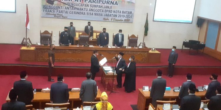 Capten Luther Jansen saat dilantik sebagai anggota DPRD Kota Batam Masa Jabatan 2019-2024, Rabu (2/12/2020)