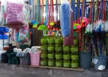 Tabung gas kosong elpiji 3 Kg diedarkan di toko Aneka Warna