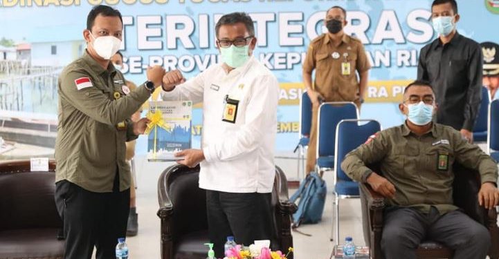 Sekretaris Daerah (Sekda) Batam, Jefridin Hamid, menghadiri Rakor secara virtual dari Kantor Wali Kota Batam