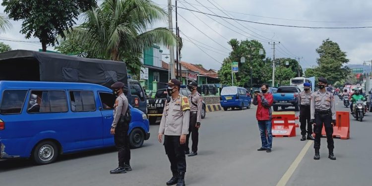 Kabag Ops Polres Cianjur AKP Muhammad Alan Haikel menuturkan bahwa pemeriksaan dilakukan kepada para pengunjung.
