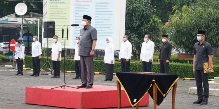 Bupati Garut, Rudy Gunawan, melantik 556 Pegawai Negeri Sipil (PNS).