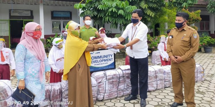 Dinas Pendidikan Kabupaten Pelalawan yang diwakili oleh Syafrizal.