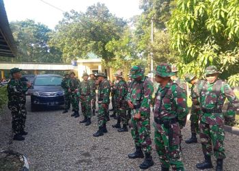 Personil Koramil 10/ Padang Tualang, melaksanakan  kegiatan latihan. (Foto : Silaban).