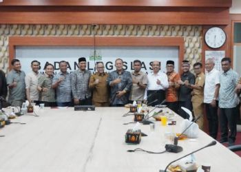 Ketua Banleg DPR Aceh, Mawardi A SE, sesaat selesai pertemuan penjadwalan pembahasan Raqan Dana Abadi Pendidikan Aceh, ( Foto : acehprov.go.id)