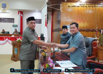 DPRD Tanjabbar Gelar Paripurna Kedua, Mendengarkan Pandangan Umum Fraksi-Fraksi. ( Foto : Katimun)