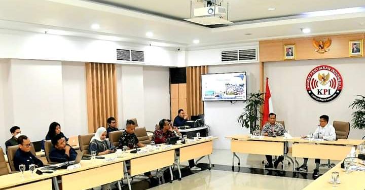 Kadis Kominfo Kepri menghadiri Rapat Koridinasi Nasional (Rakornas) Komisi Penyiaran Indonesia KPI se-Indonesia tahun 2023. ( Foto : Diskominfo Kepri)