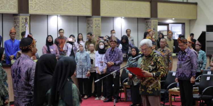 Wakil Gubernur Sumsel Mawardi Yahya dalam acara pengukuhan Pengurus Forum Pariwisata dan Budaya (Forwida) Provinsi Sumatera Selatan Periode 2023-2027. (Foto : Diskominfo Sumsel)