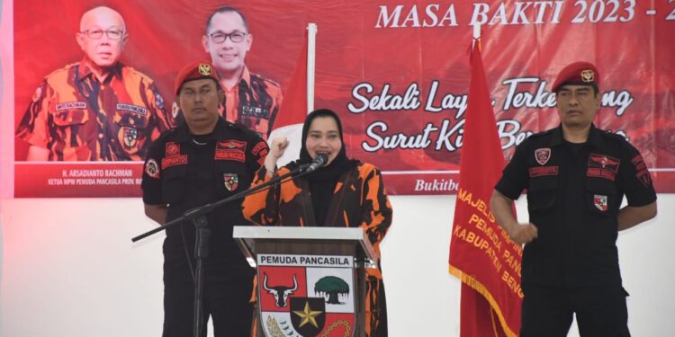 Bupati Bengkalis Kasmarni tampak senang. (Foto : Diskominfo).
