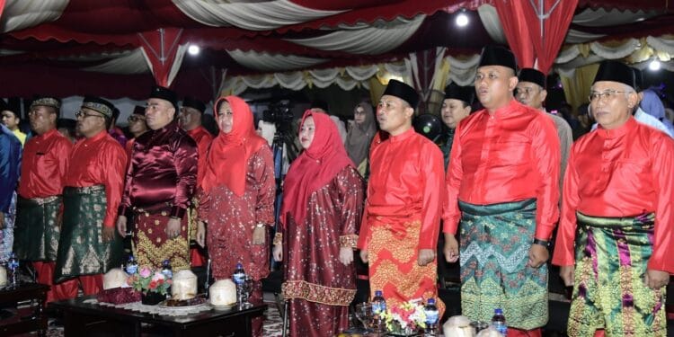 Bupati Bengkalis Kasmarni membuka langsung perhelatan MTQ. (Foto : Darwis).