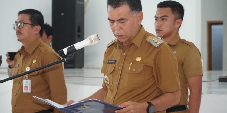 Bupati Natuna menghadiri pengambilan sumpah dan melantik secara resmi ASN dalam jabatan Administrator dan jabatan Pengawas di lingkungan Kabupaten Natuna.