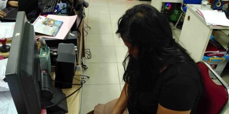 Wanita ini yang menjadi pelaku penjual bayu di Batam. (Foto : Dokumentasi).