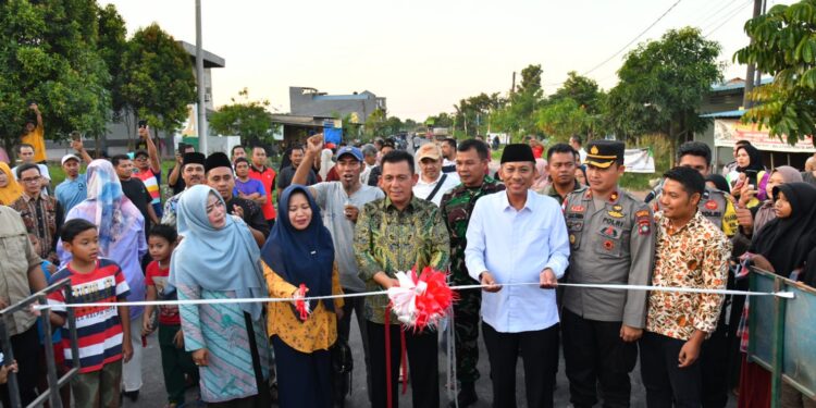 Peresmian jalan menuju sekolah di wilayah Tiban Indah Kecamatan Sekupang Kota Batam.