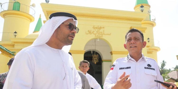 Duta Besar (Dubes) Uni Emirat Arab (UEA) untuk Indonesia dan ASEAN, Y.M Abdulla Salem Obaid Al Dhaheri berkunjung ke Pulau Penyengat.