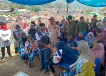 Pemkab Bandung memfasilitasi Program Pamsimas (Penyediaan Air Minum dan Sanitasi Berbasis Masyarakat).