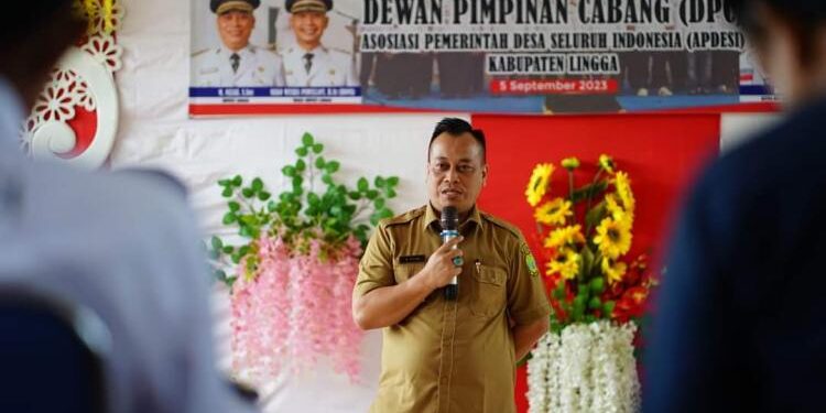 Bupati Nizar menghadiri pembukaan Raker Ke-2 DPC APDESI Kabupaten Lingga. (Foto/Dokumentasi)