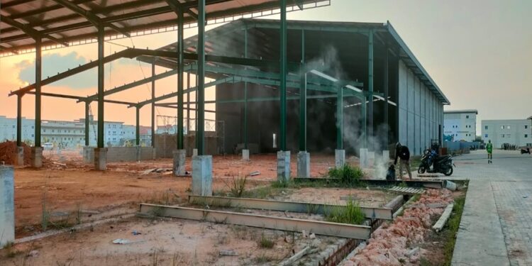 Bangunan gudang di komplek Mega Tecno City (MTC), Batu Besar. (Foto : Ferianda).