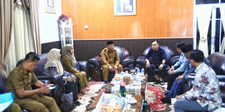 Plt) Bupati Kabupaten Kepulauan Meranti AKBP (Purn) H. Asmar. (Foto/Dok).