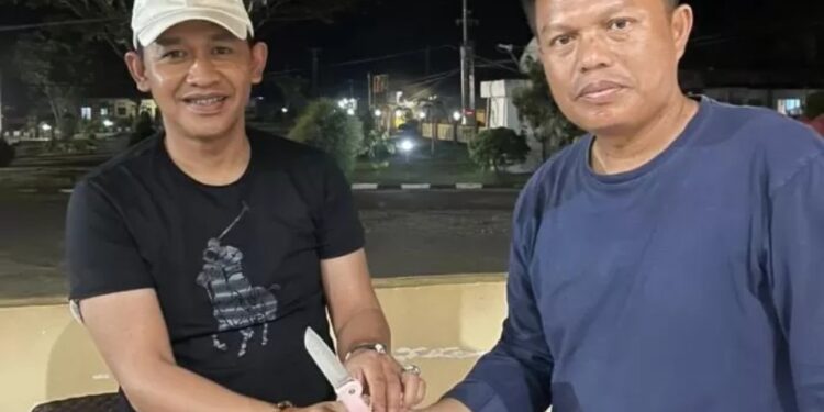 Foto - Barang bukti senjata tajam yang digunakan oknum polwan dalam kasus penganiayaan terhadap salah seorang anggota DPD RI. (Istimewa)
