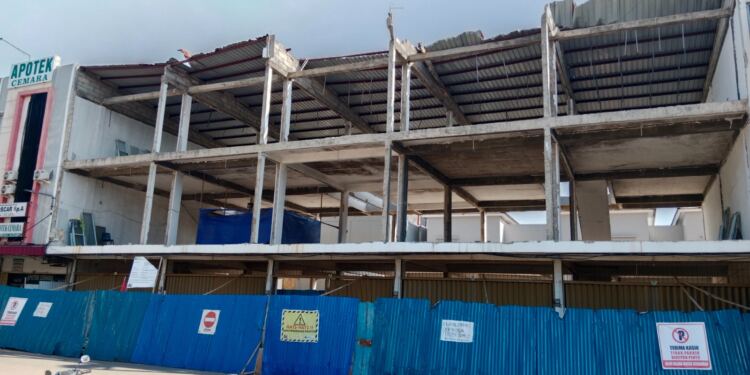 Bangunan Kantor gedung BPJS Batam Sekupang yang mangkrak. (Foto/Ikhsan).