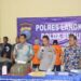 MZ dan APH yang menjadi pengedar narkotika jenis sabu. (Foto : Humas Polres Langkat).