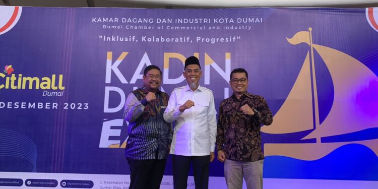 Wali Kota Dumai, H. Paisal, SKM MARS dan Konjen RI Sigit Suryantoro Widiyanto. (Foto/Pensosbud).