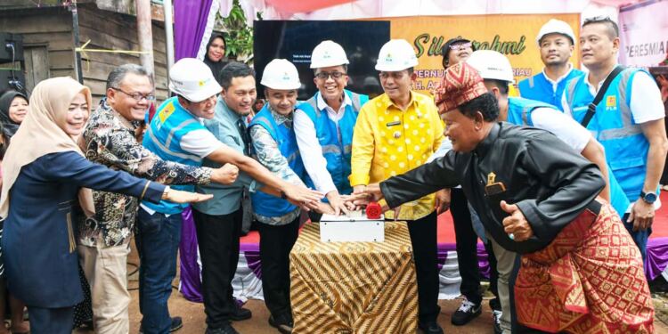 Gubernur Kepulauan Riu H. Ansar Ahmad. (Foto/Dokumentasi).