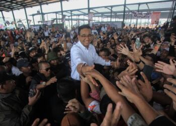 Calon presiden nomor urut 1 Anies Rasyid Baswedan saat menyapa pendukungnya di Batam.(Foto/Dokumentasi).