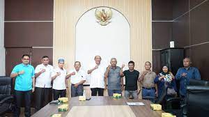 Plt Bupati Langkat H.Syah Afandin SH menerima Audensi. (Foto/Diskominfo).