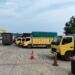 Sejumlah truk bermuatan sarat sedang antre menunggu keberangkatan di pelabuhan roro Telaga Punggur. (Foto/Ikhsan).
