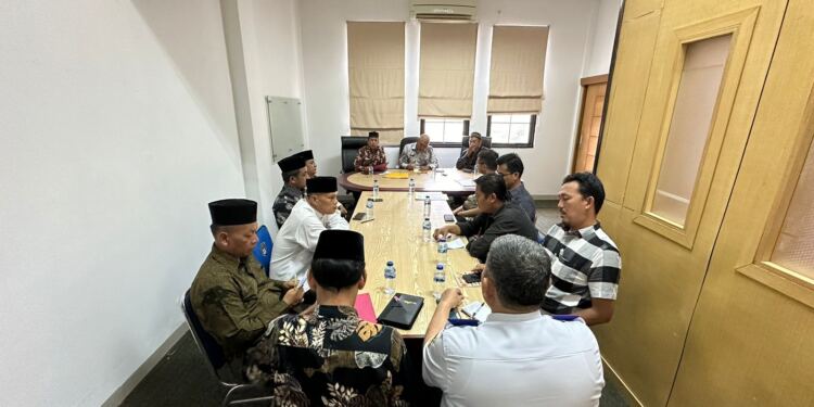 Rapat ini dipimpin langsung oleh Asisten I Drs. Dwi Supriyatno, M.M. (Foto/Yesianti)