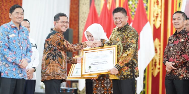 Bupati OKU Timur Ir. H. Lanosin, M.T. di Griya Agung Palembang. (Foto/Yesianti).