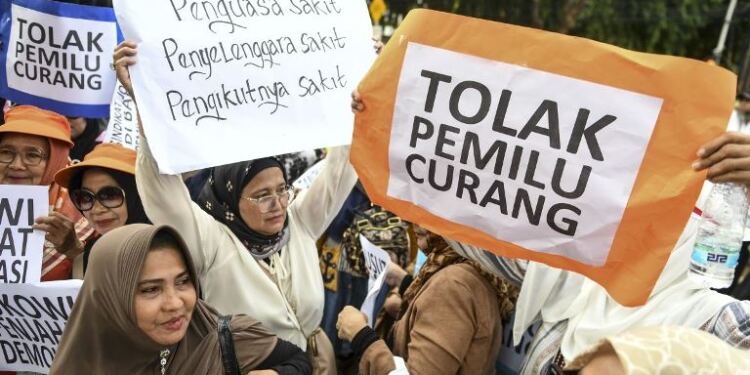 Tolak Pemilu Curang, Ribuan Massa Geruduk DPR RI. (Foto/Dokummentasi).