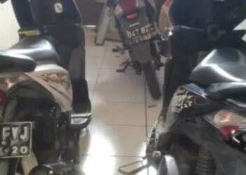 AR (36) Warga Desa Tulung Pasik Lampung tewas naberak mobil.(Foto/Nova).