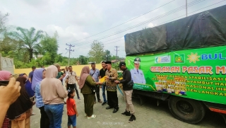 Pemkab Langkat Gelar Pasar Murah di Kantor Camat Brandan Barat. (Foto/Diskominfo).