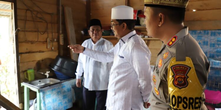 Bupati Tanjung Jabung Barat, Drs. H. Anwar Sadat, M.Ag. (Foto/Dokumentasi).