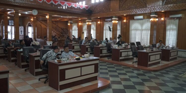 Rapat Paripurna DPRD, Penyampaian Rekomendasi DPRD Terhadap LKPJ Bupati Asahan. (Foto/Sabungan).
