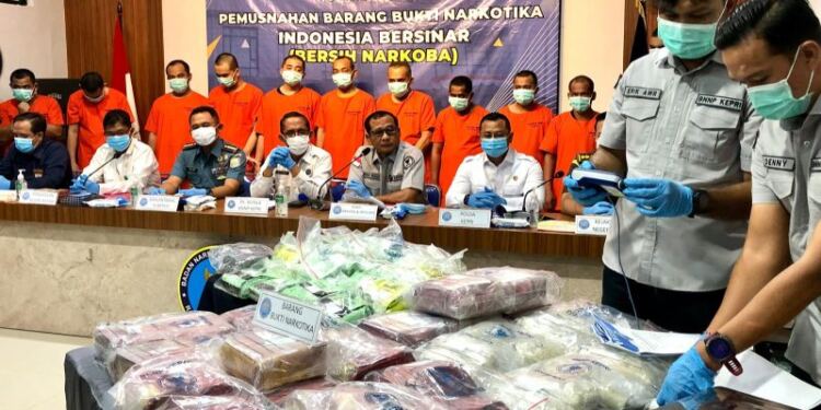 BNN Kepri Musnahkan BB 43,5 Kg Sabu, 39.424 Butir Esktasi Dan Tangkap 11 Tersangka. (Foto/Dokumentasi).