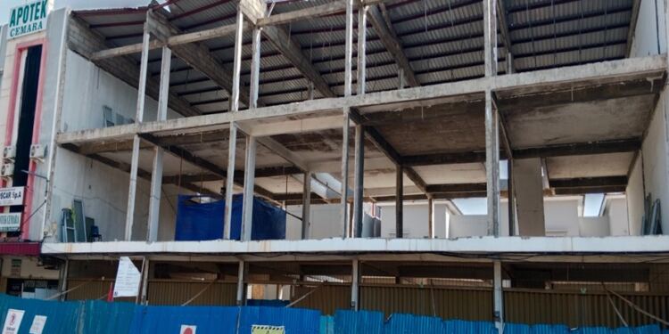 Pembangunan Gedung kantor BPJS TK Batam, Sekupang di Sagulung Terbengkalai. (Foto/Dokumentasi).