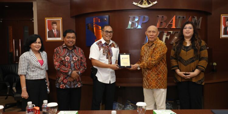 Anggota Bidang Administrasi dan Keuangan, Wahjoe Triwidijo Koentjoro . (Foto/Humas).