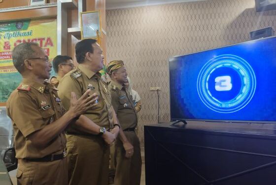 Bupati M.Dawam Rahardjo, buka Lounching Aplikasi Srikandi. (Foto/Nova).