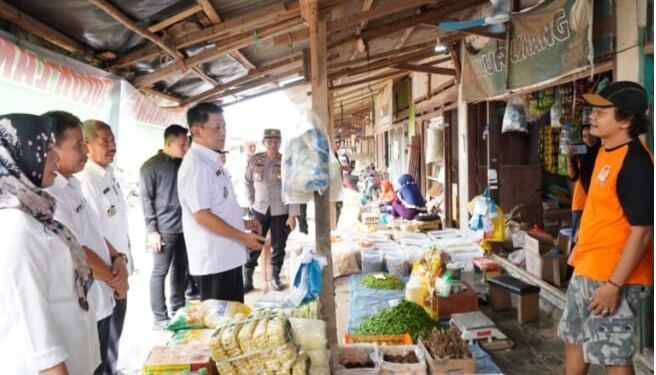 Bupati Tulangbawang Barat (Tubaba) Drs. M.Firsada, M.S. (Foto/Masderik).