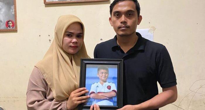 Orang tua korban Afif Maulana. (foto/net)