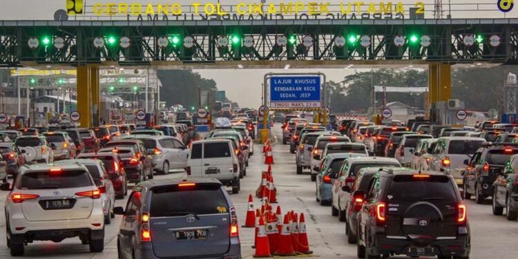 Ratusan kendaraan padati ruas Tol Jakarta-Cikampek (foto/net)