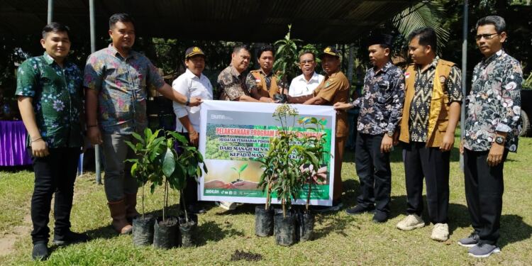 Pimpinan dan staf manajemen perkebunan PTPN lV Regional 1 Kebun Huta Padang. (Foto/Sabungan).